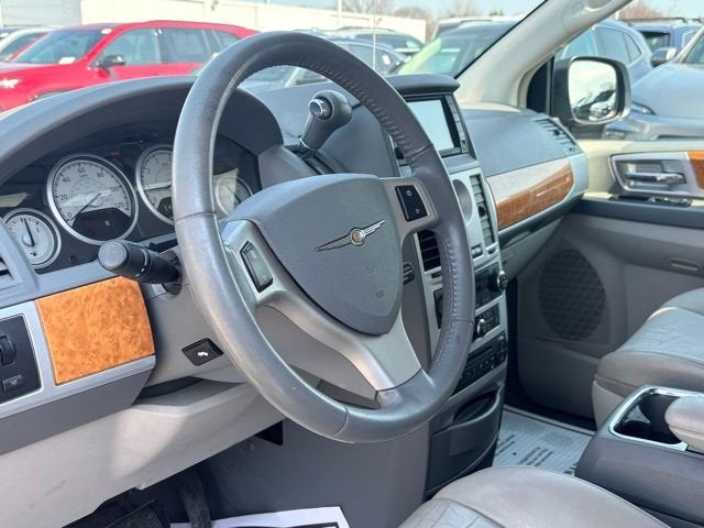2009 Chrysler Town & Country Limited