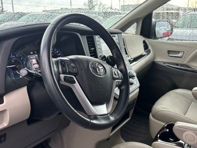 2020 Toyota Sienna XLE