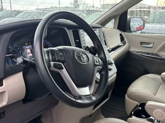 2020 Toyota Sienna XLE