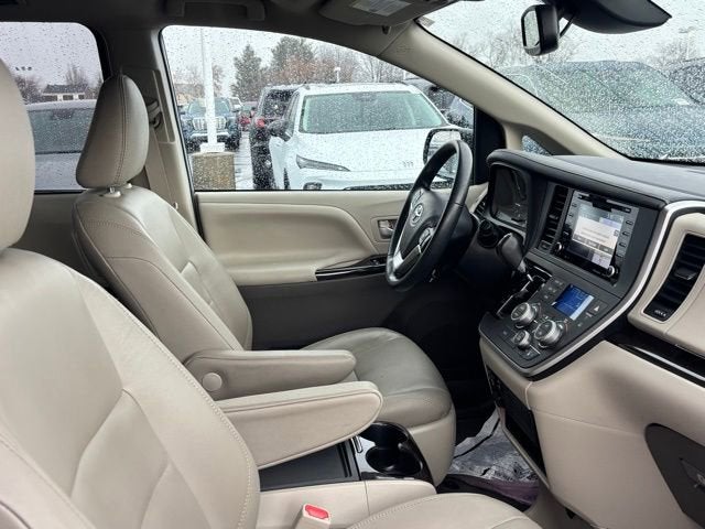 2020 Toyota Sienna XLE