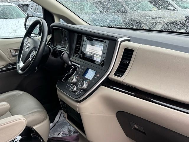 2020 Toyota Sienna XLE