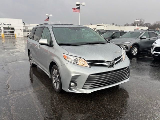 2020 Toyota Sienna XLE