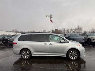 2020 Toyota Sienna XLE