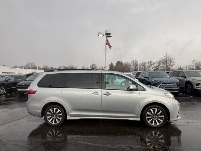 2020 Toyota Sienna XLE
