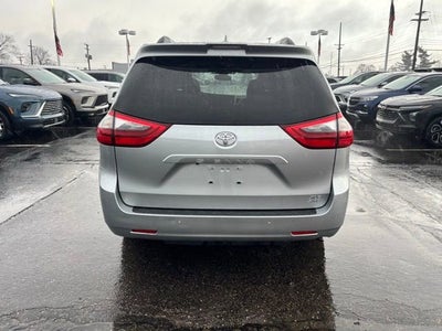 2020 Toyota Sienna XLE