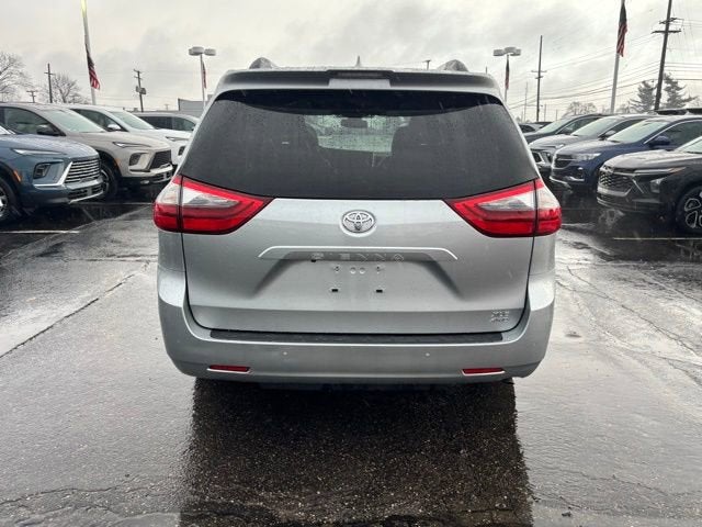 2020 Toyota Sienna XLE