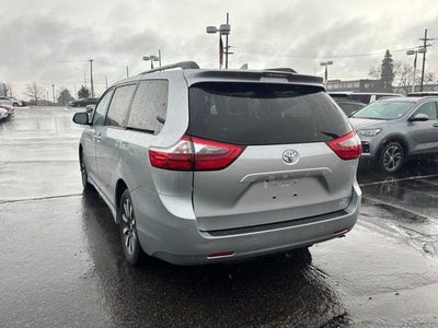 2020 Toyota Sienna XLE