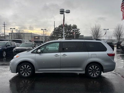 2020 Toyota Sienna XLE