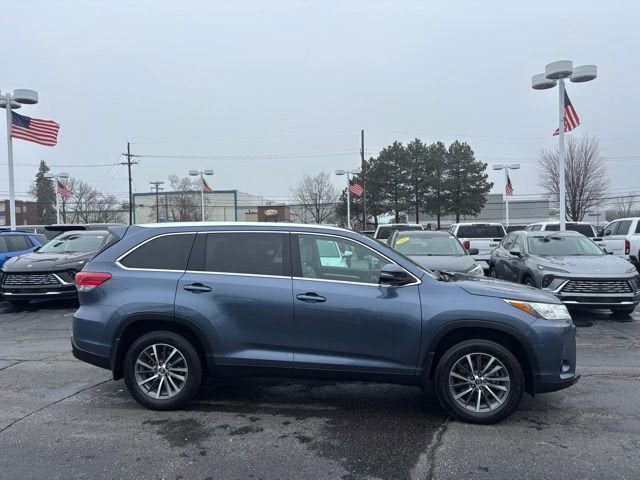 2019 Toyota Highlander SE