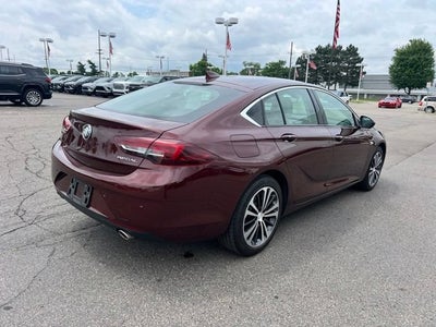 2019 Buick Regal Sportback Essence