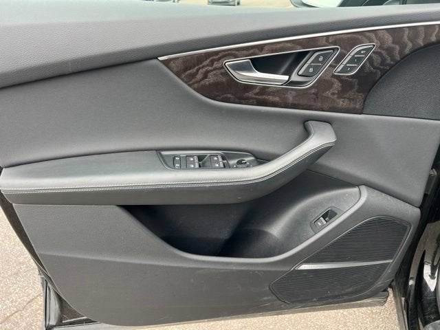 2022 Audi Q8 Premium Plus